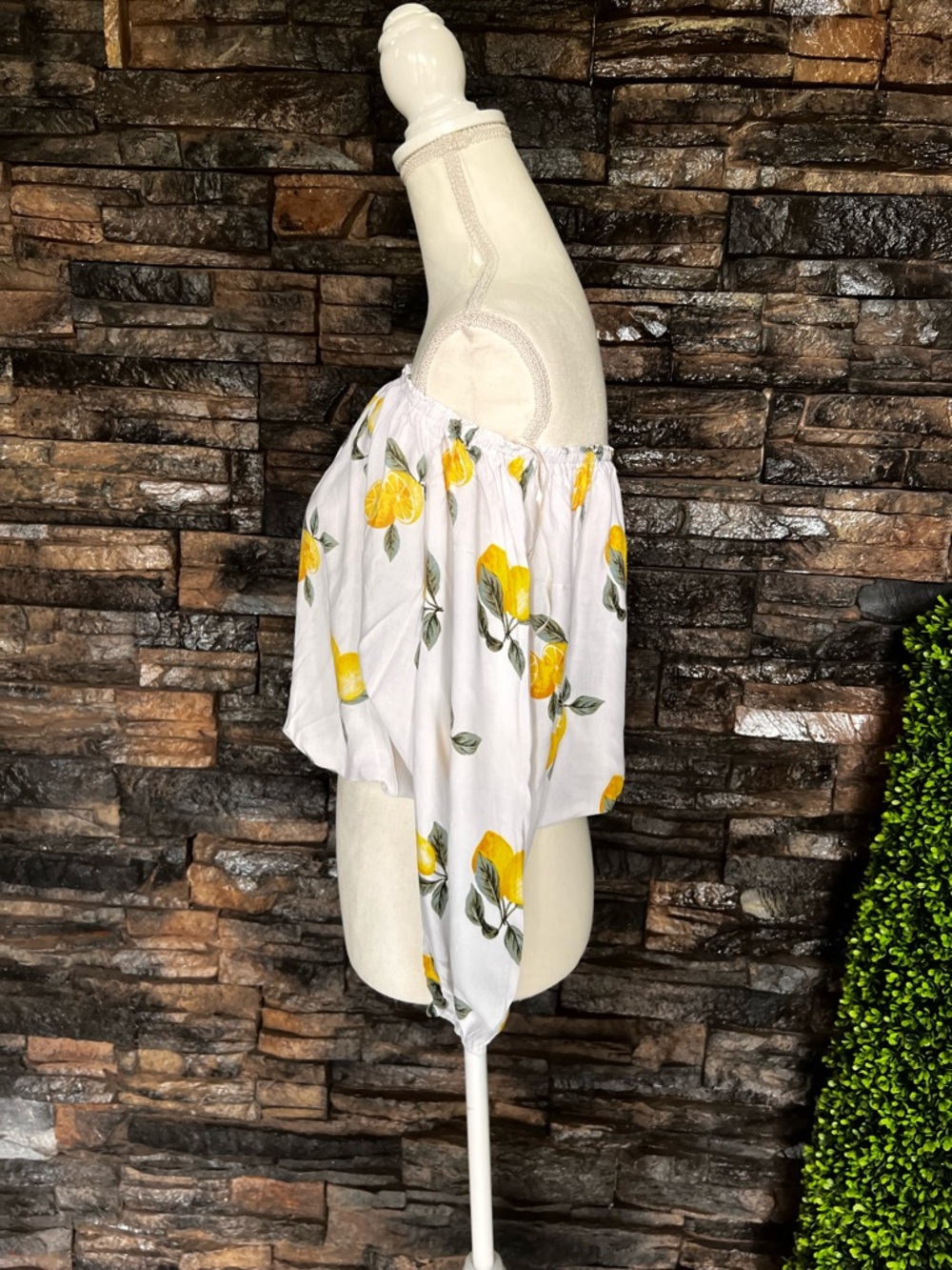 Forever 21 White Off-Shoulder Lemon Print Blouse - Picture 5 of 8